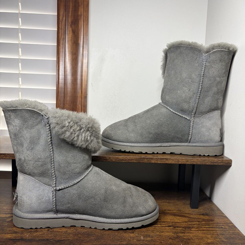 UGG Bailey Button 5803 Gray Suede Sheepskin Lined Boots Womens Size 8 - Picture 2 of 6